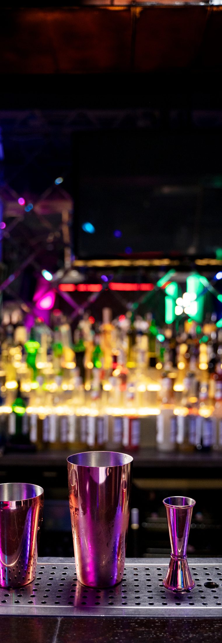 nightlife-party-with-drinks-bar.jpg